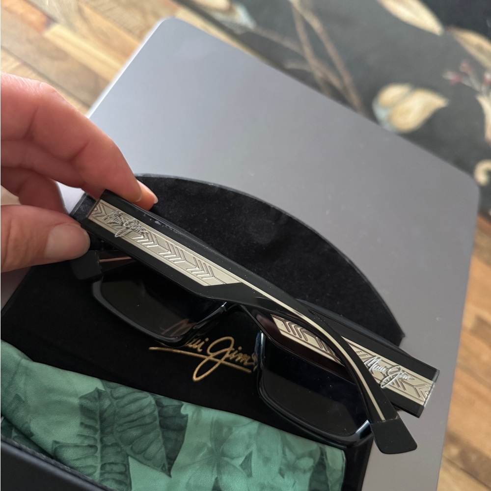 Maui Jim Black Sunglasses with Silver Detail